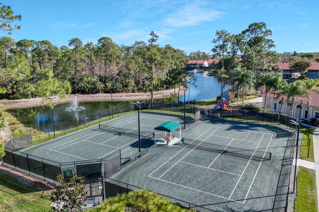 5852 Northridge Dr, Naples, FL 34110