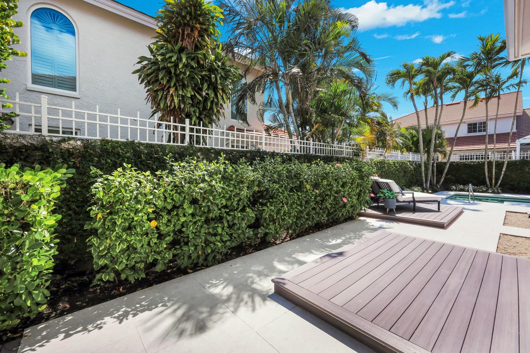 2128 Paget Cir, Naples, FL 34112