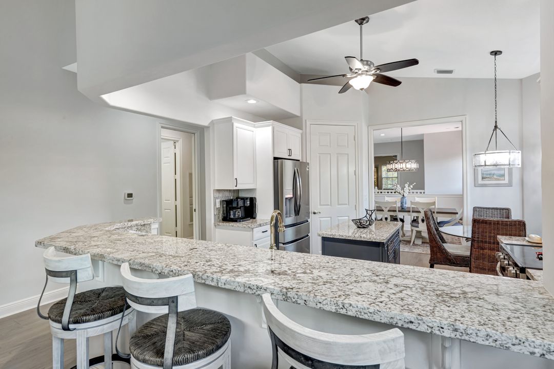 7842 Hawthorne Dr #1703, Naples, FL 34113