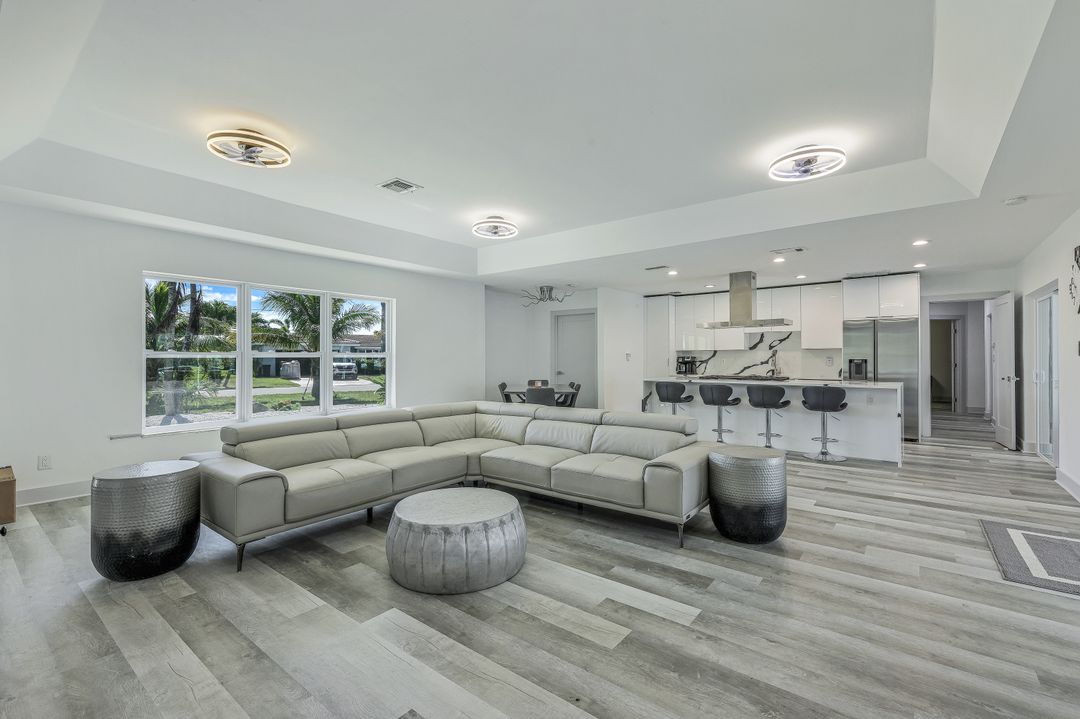 5308 Baypoint Ct, Cape Coral, FL 33904