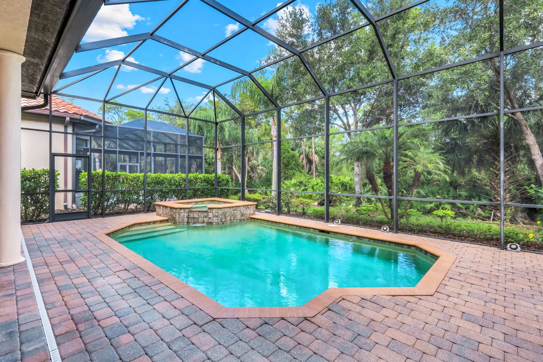 6419 Vivaldi Ct, Naples, FL 34113
