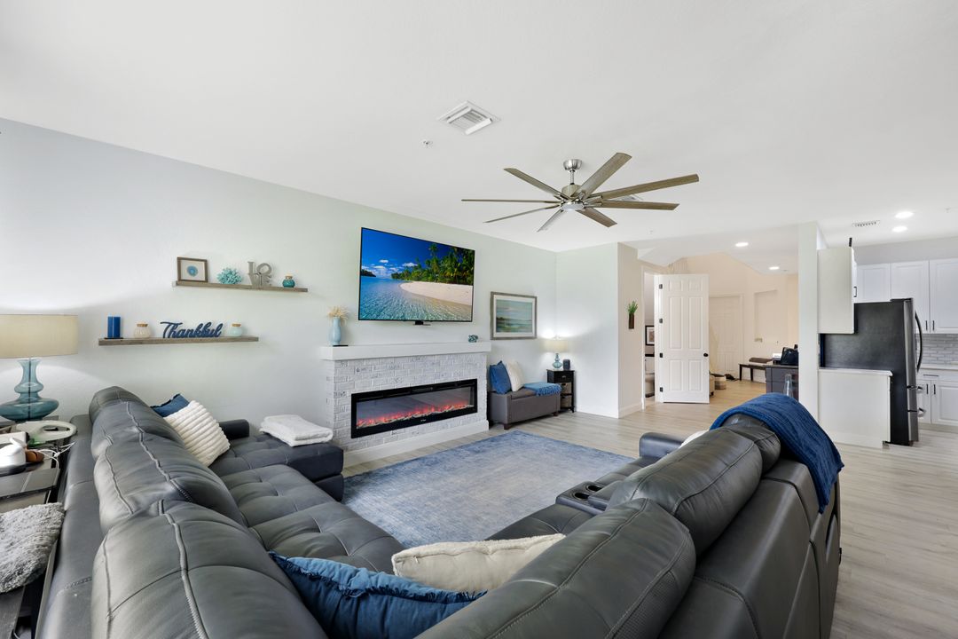 1430 Mariposa Cir, Naples, FL 34105