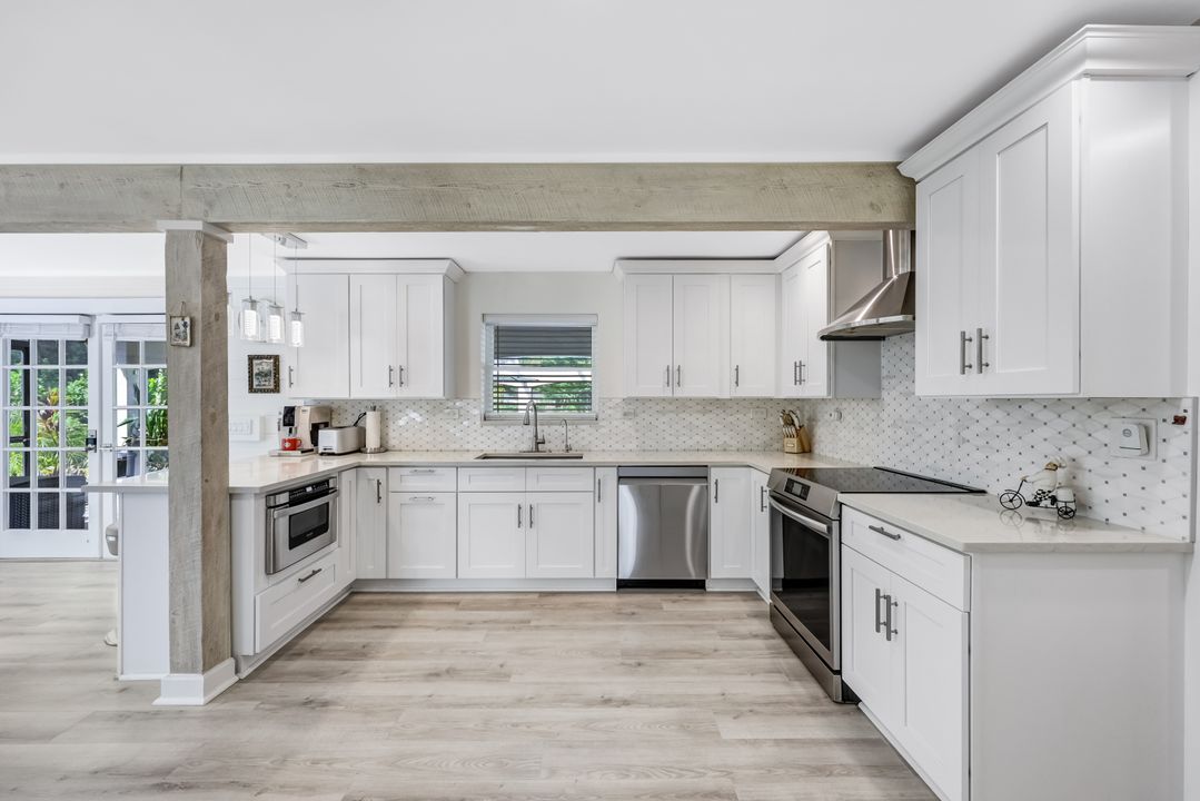 2061 Santa Barbara Blvd, Naples, FL 34116