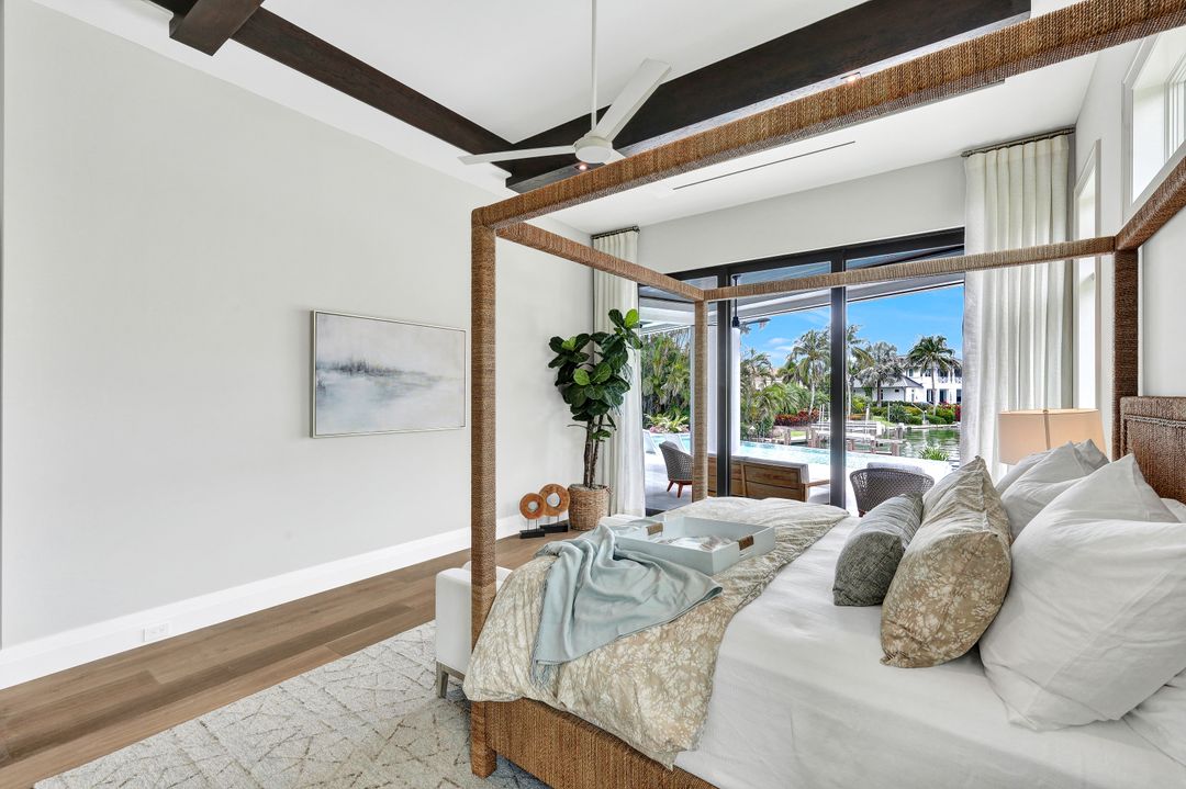 3401 Crayton Rd, Naples, FL 34102