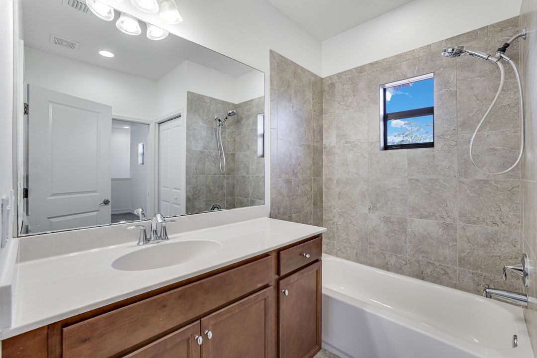 7918 Bristol Cir, Naples, FL 34120