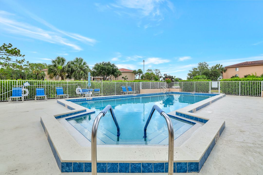 1051 Foxfire Ln #309, Naples, FL 34104