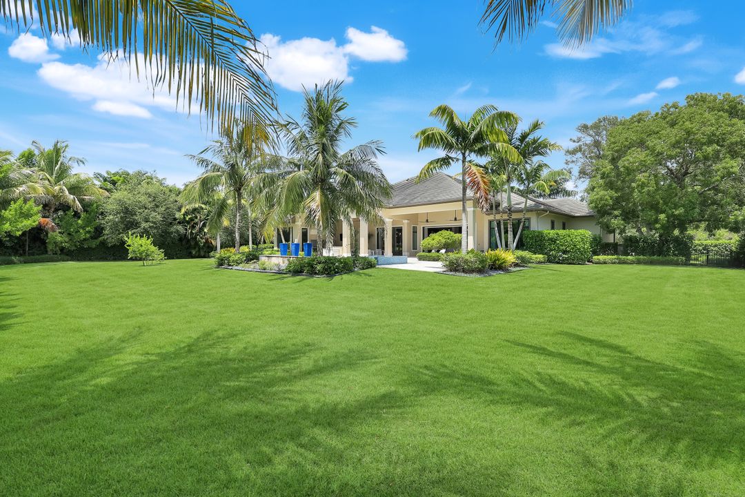 112 Hickory Rd, Naples, FL 34108