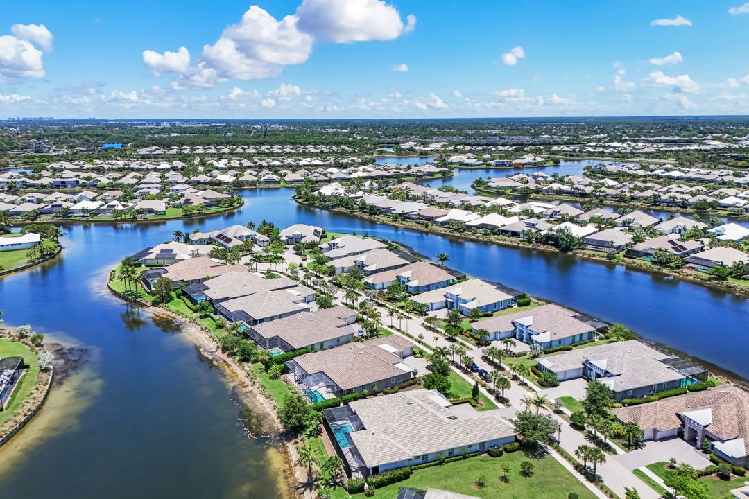 6259 Lightbourn Wy, Naples, FL 34113