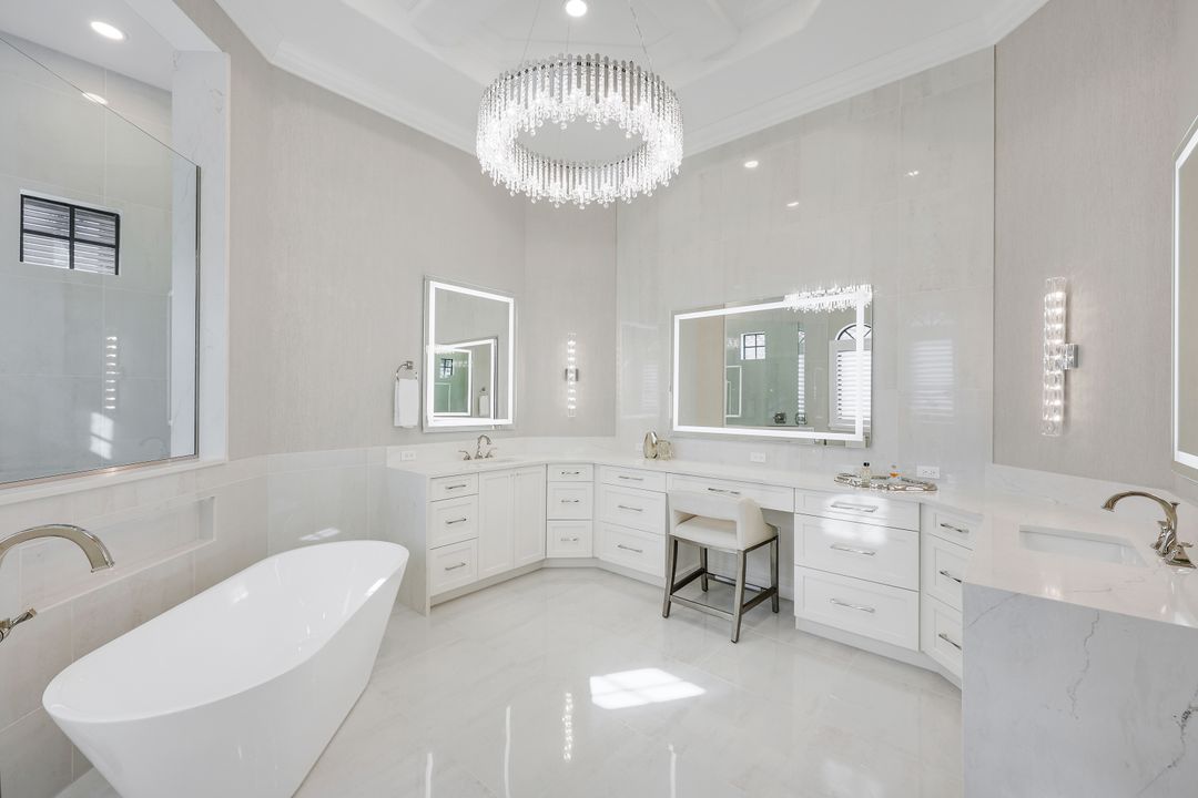 4262 Deephaven Ln, Naples, FL 34119