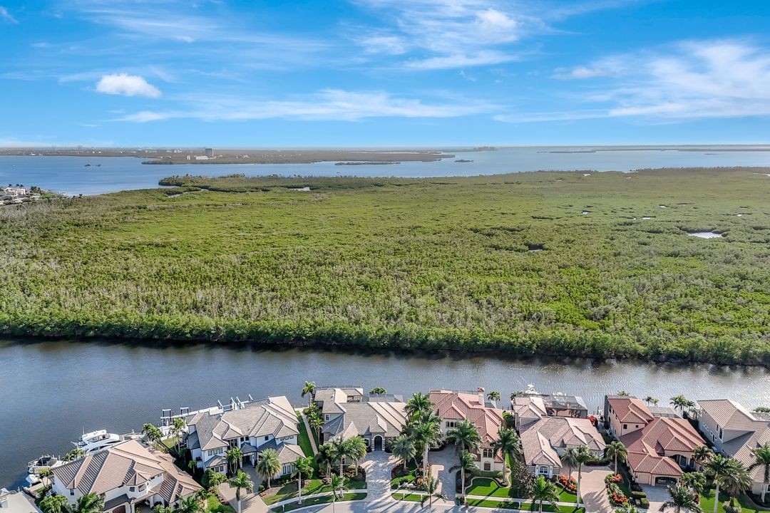 5817 Harbour Cir, Cape Coral, FL 33914