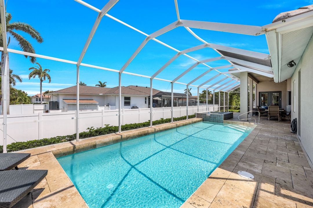 910 Montego Ct, Marco Island, FL 34145