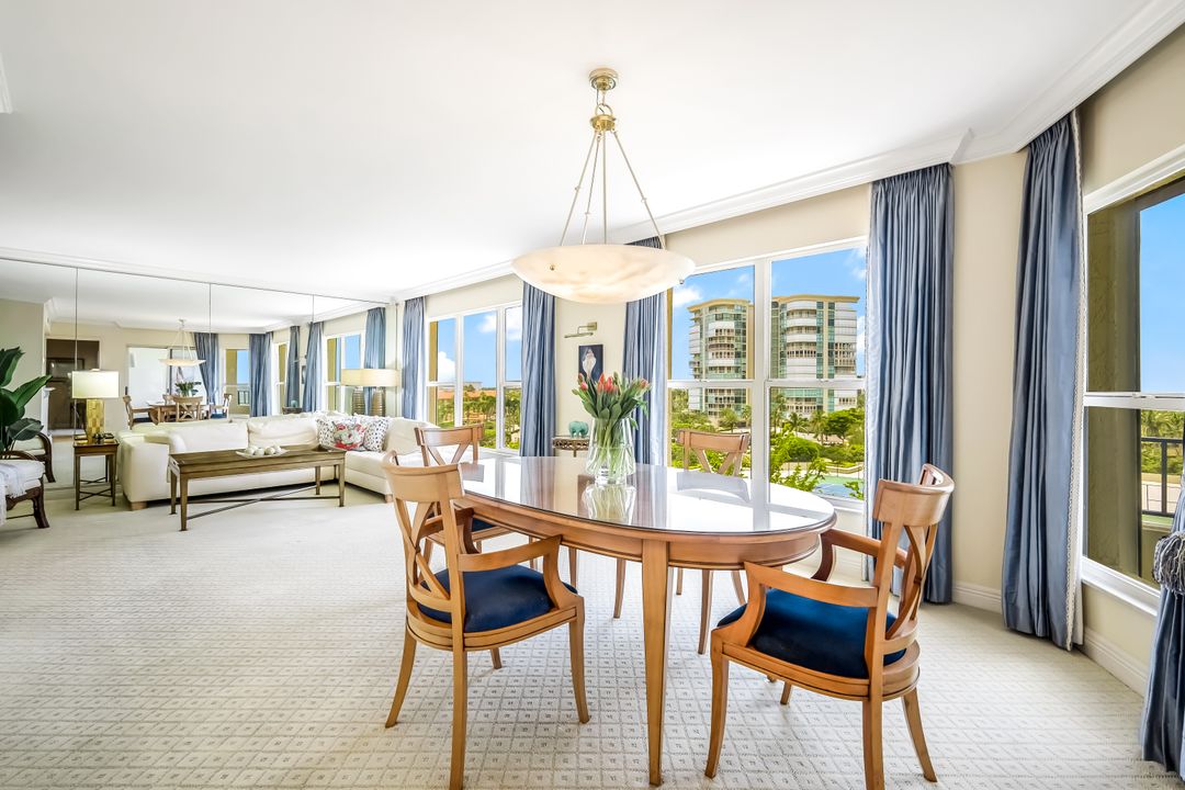 4451 Gulf Shore Blvd N #703, Naples, FL 34103