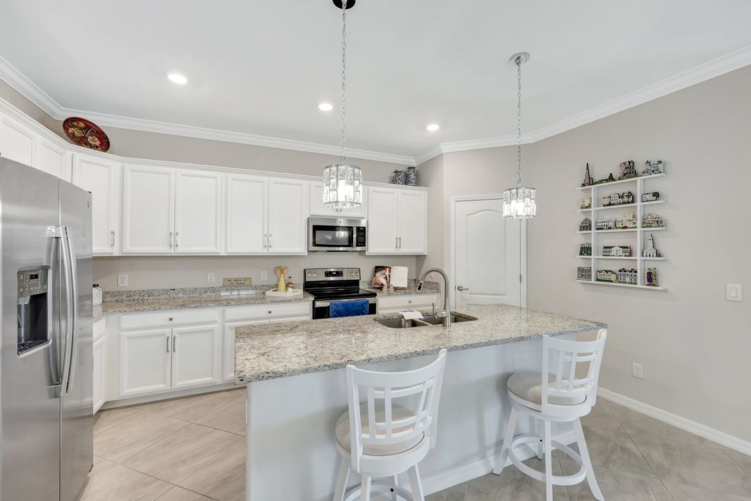 2174 Clementine St, Naples, FL 34120