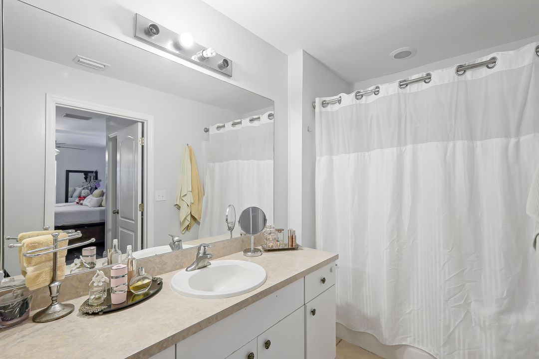 537 Allison St E, Lehigh Acres, FL 33974