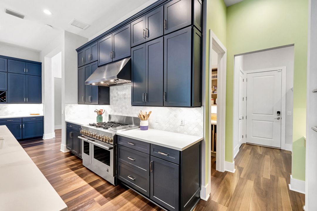 16249 Verilyn Cir, Naples, FL 34110