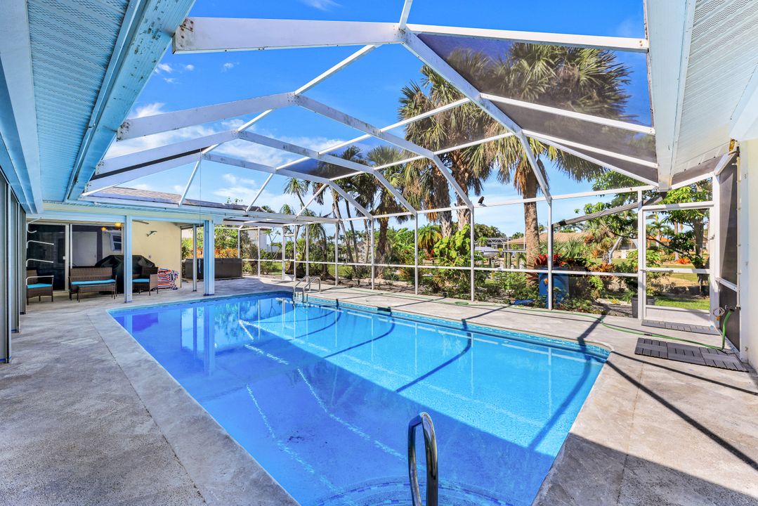 5308 Baypoint Ct, Cape Coral, FL 33904