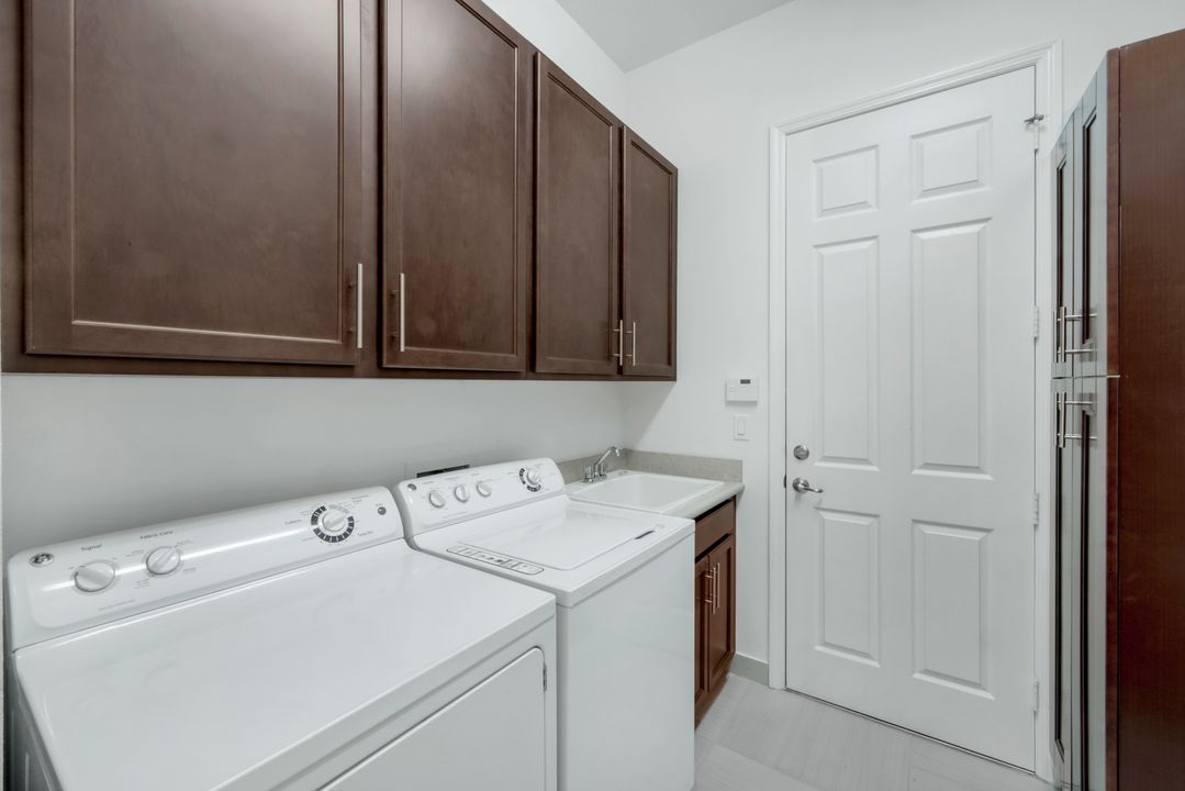 3267 Pacific Dr, Naples, FL 34119