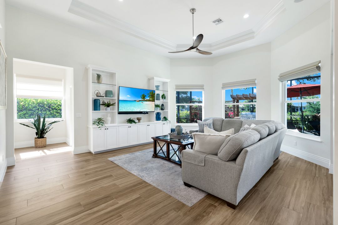 7633 Mulberry Ln, Naples, FL 34114