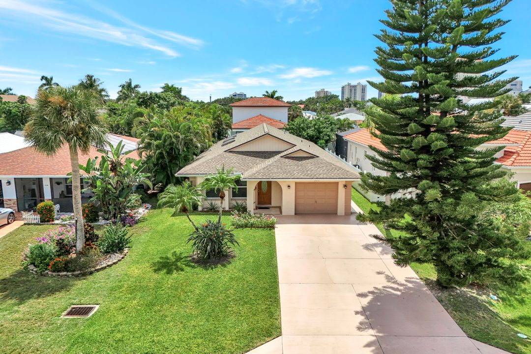 550 94th Ave N, Naples, FL 34108