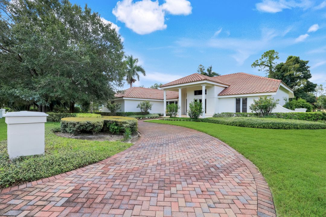 4502 Silver Fox Dr, Naples, FL 34119