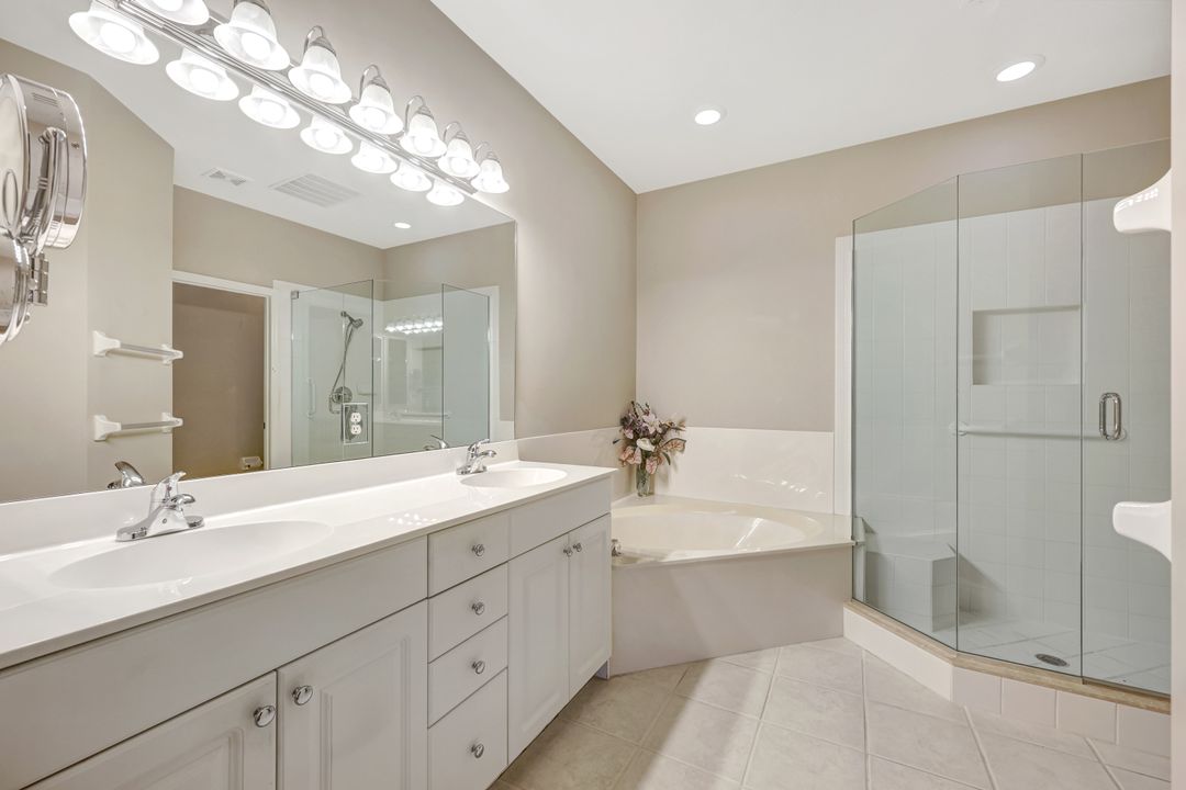 5080 Yacht Harbor Cir #103, Naples, FL 34112