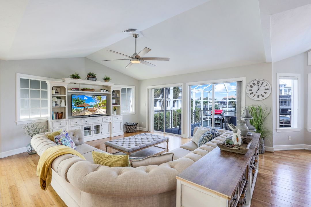 437 Tradewinds Ave, Naples, FL 34108