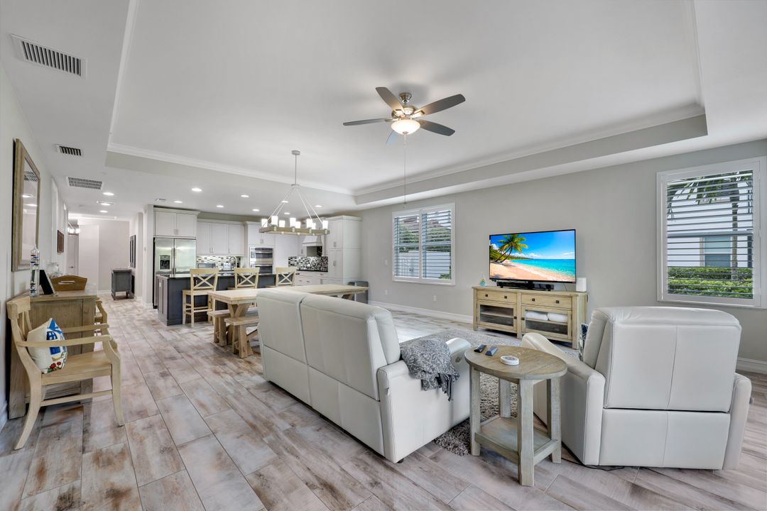 7801 Hawthorne Dr #2701, Naples, FL 34113