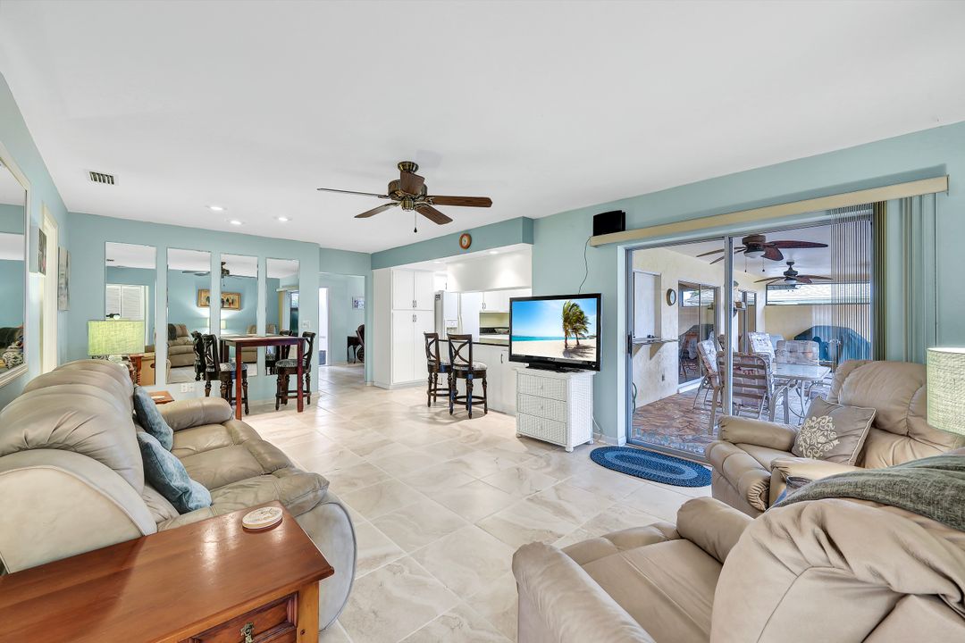 701 SW 52nd St, Cape Coral, FL 33914