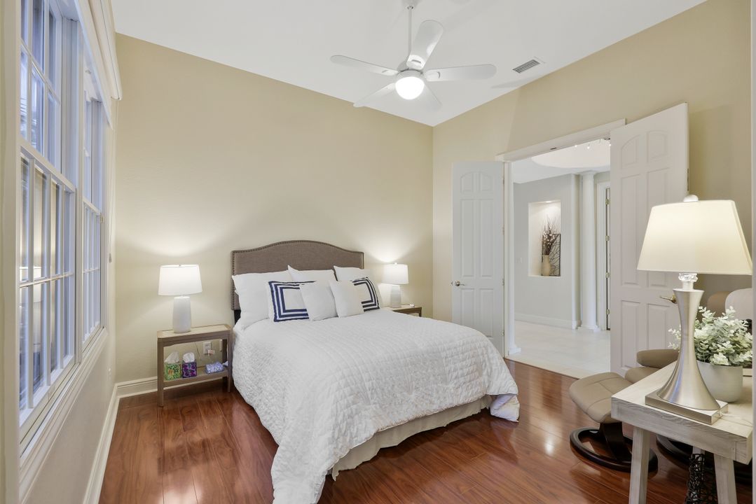 910 Villa Florenza Dr, Naples, FL 34119