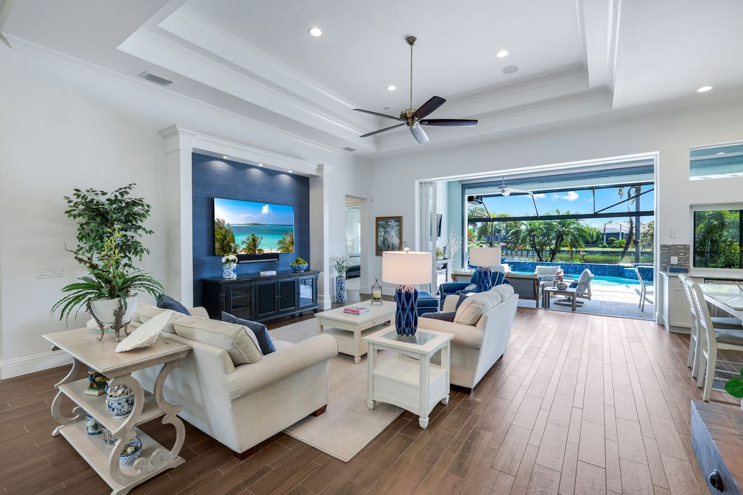 6460 Pembroke Wy, Naples, FL 34113