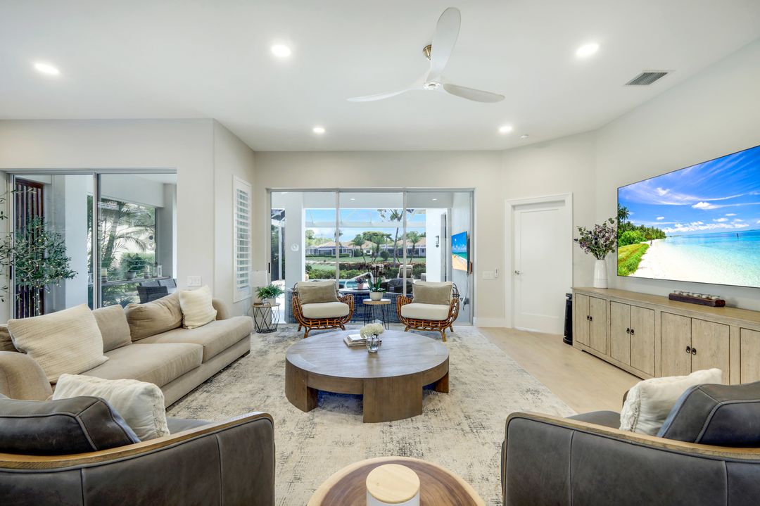 8586 Gleneagle Way, Naples, FL 34120