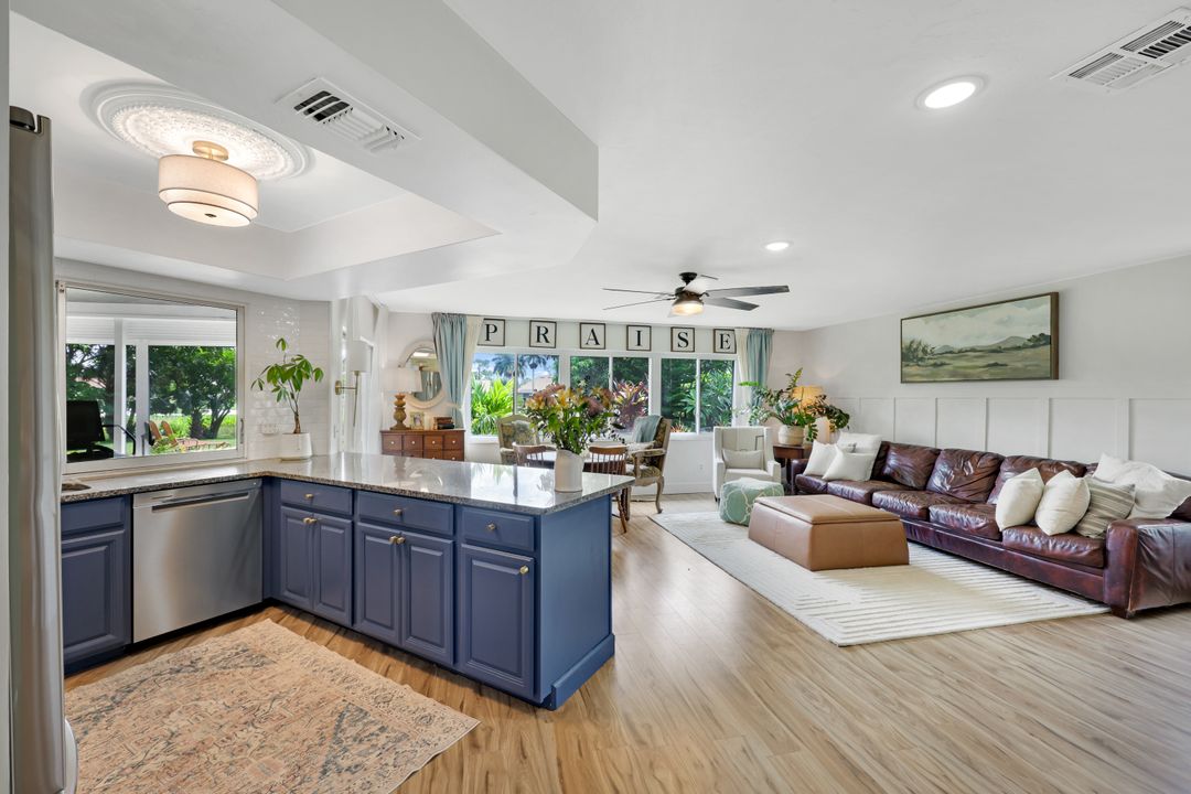 391 Torrey Pines Point, Naples, FL 34113