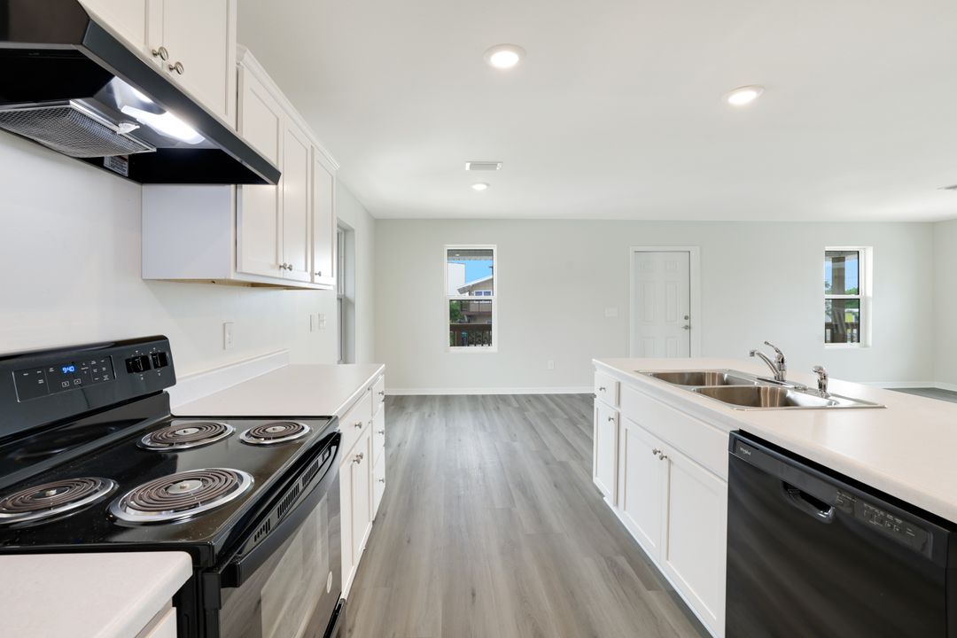 627 Palm Dr, Naples, FL 34114