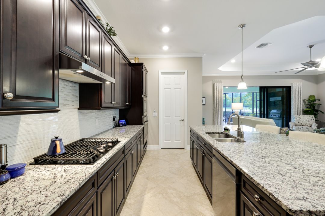 1839 Mustique St, Naples, FL 34120