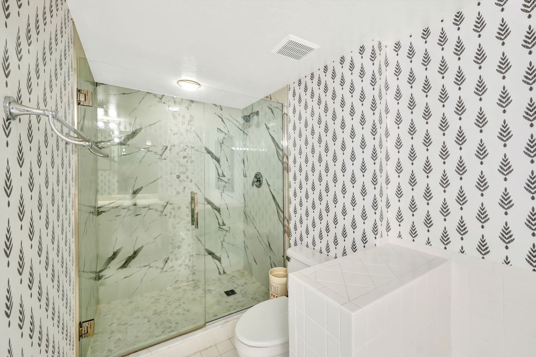 5637 Turtle Bay Dr #17, Naples, FL 34108