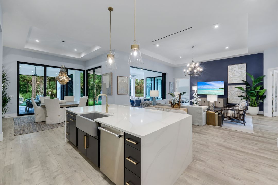 933 11th St SW, Naples, FL 34117