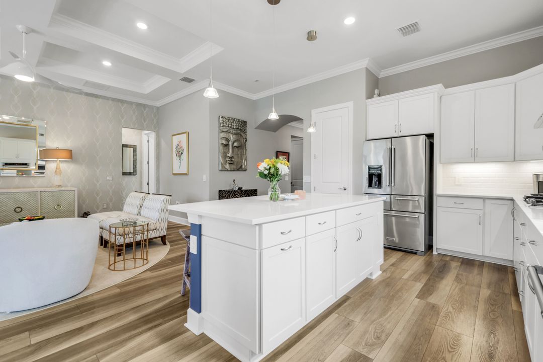 9721 Everglades Dr, Naples, FL 34120