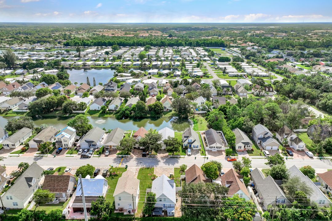 279 Leawood Cir, Naples, FL 34104