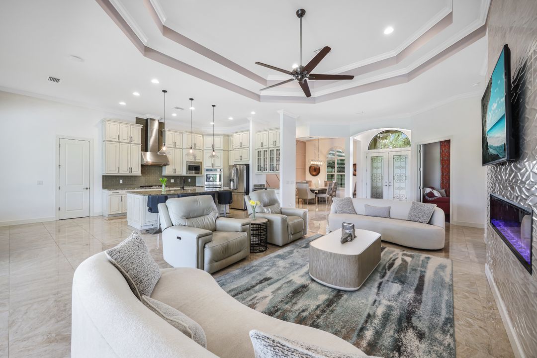 8678 Amour Ct, Naples, FL 34119