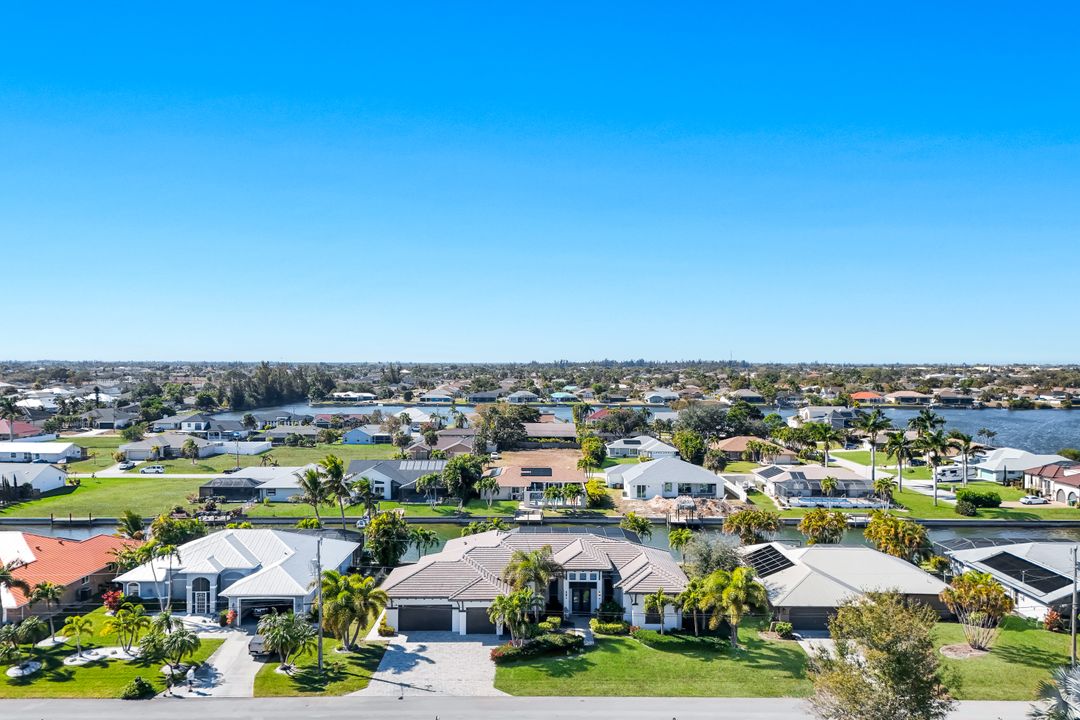 1218 SW 4th Pl, Cape Coral, FL 33991