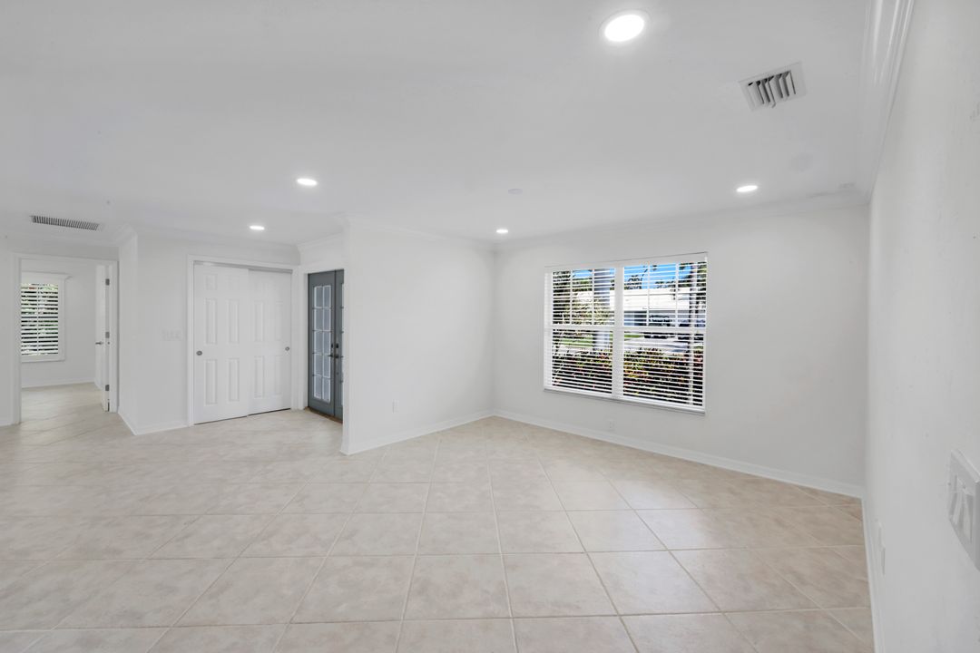 750 Southern Pines Dr, Naples, FL 34103