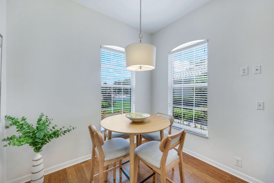 8621 Gleneagle Way, Naples, FL 34120