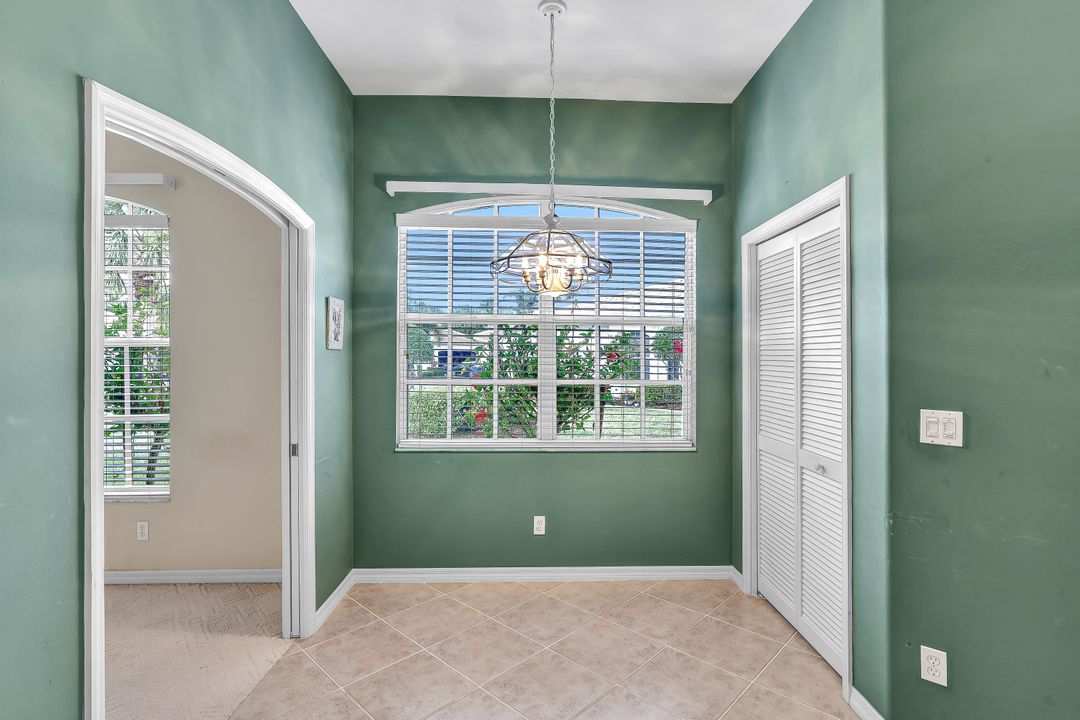 12715 Fox Ridge Dr, Bonita Springs, FL 34135