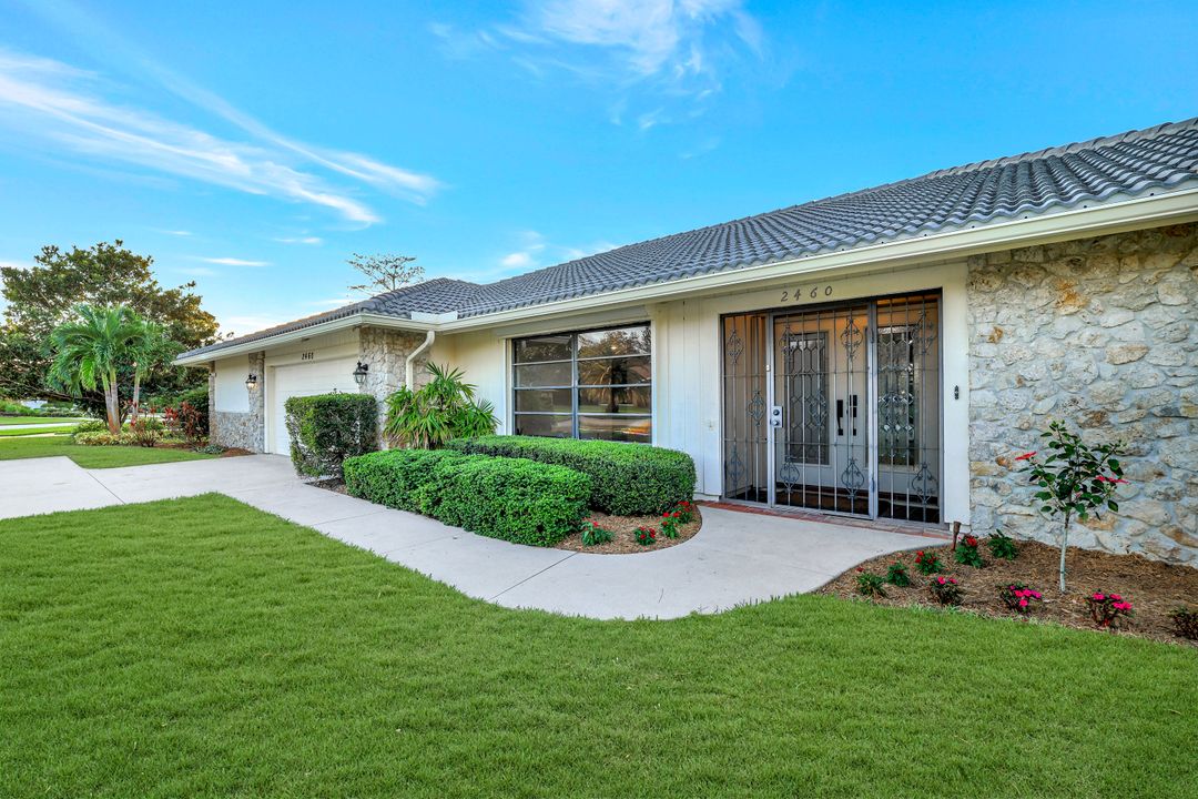 2460 Kings Lake Blvd, Naples, FL 34112