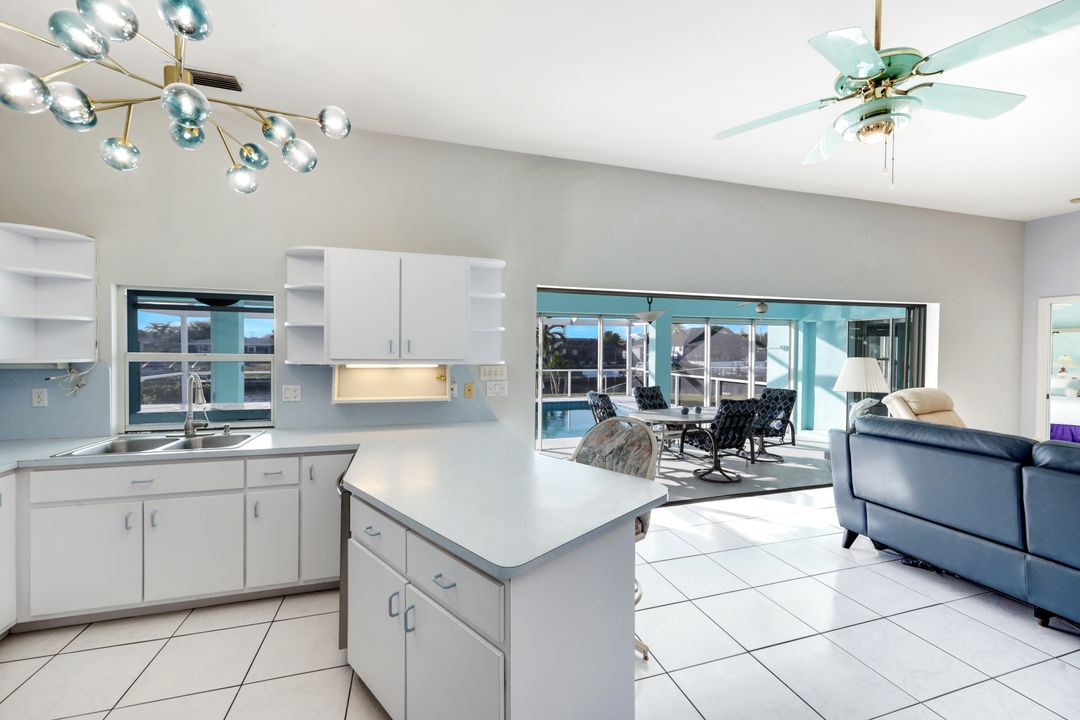 3034 SE 10th Pl, Cape Coral, FL 33904