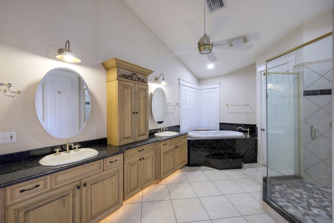 514 Corbel Dr, Naples, FL 34110