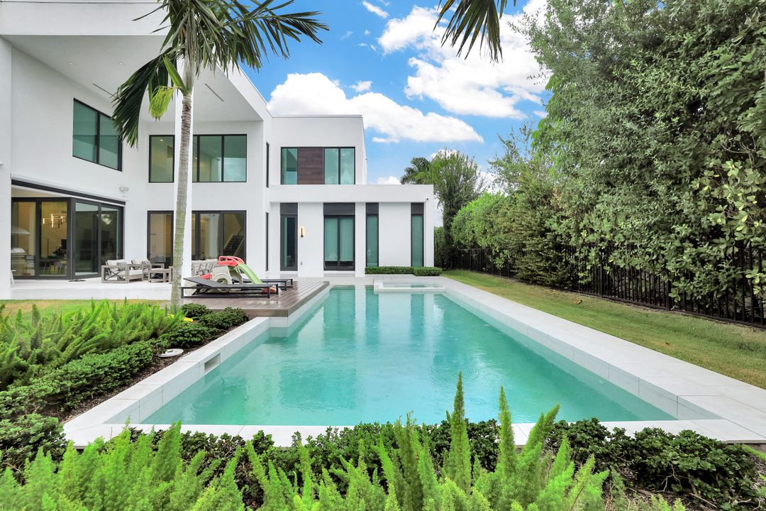 641 Starboard Dr, Naples, FL 34103
