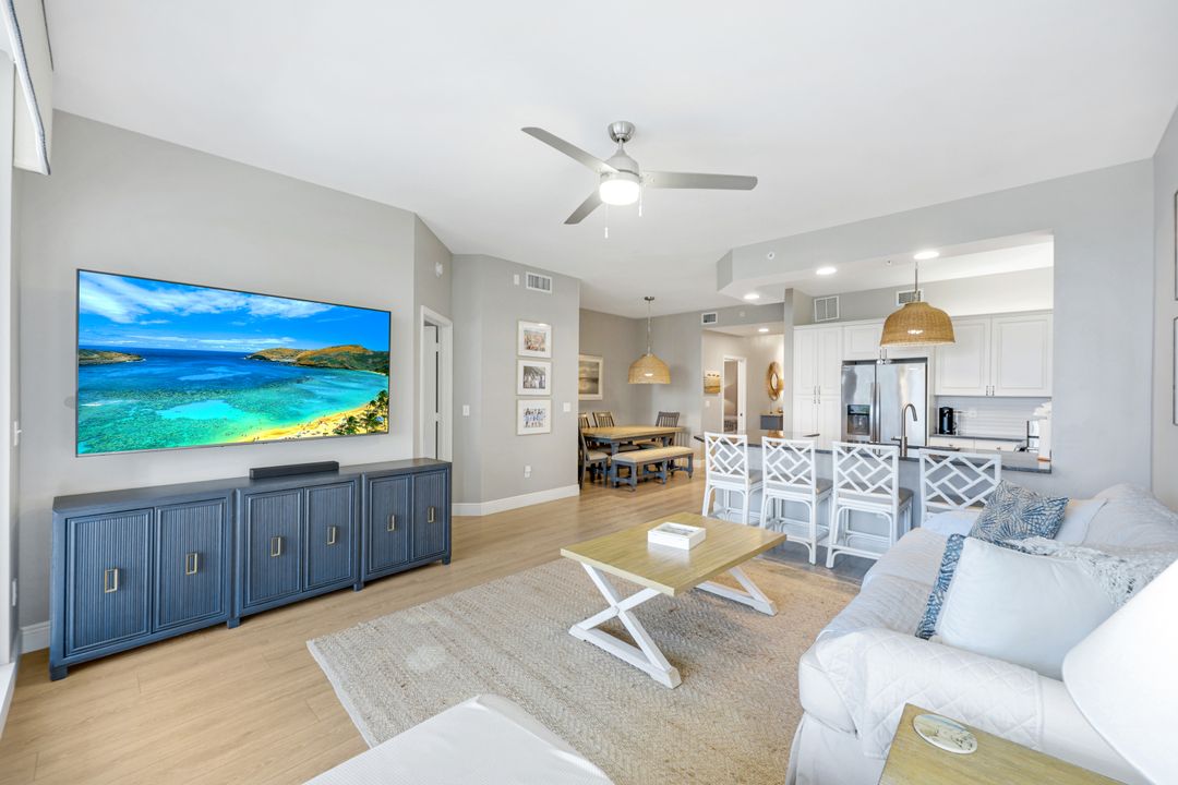 470 Launch Cir #403, Naples, FL 34108