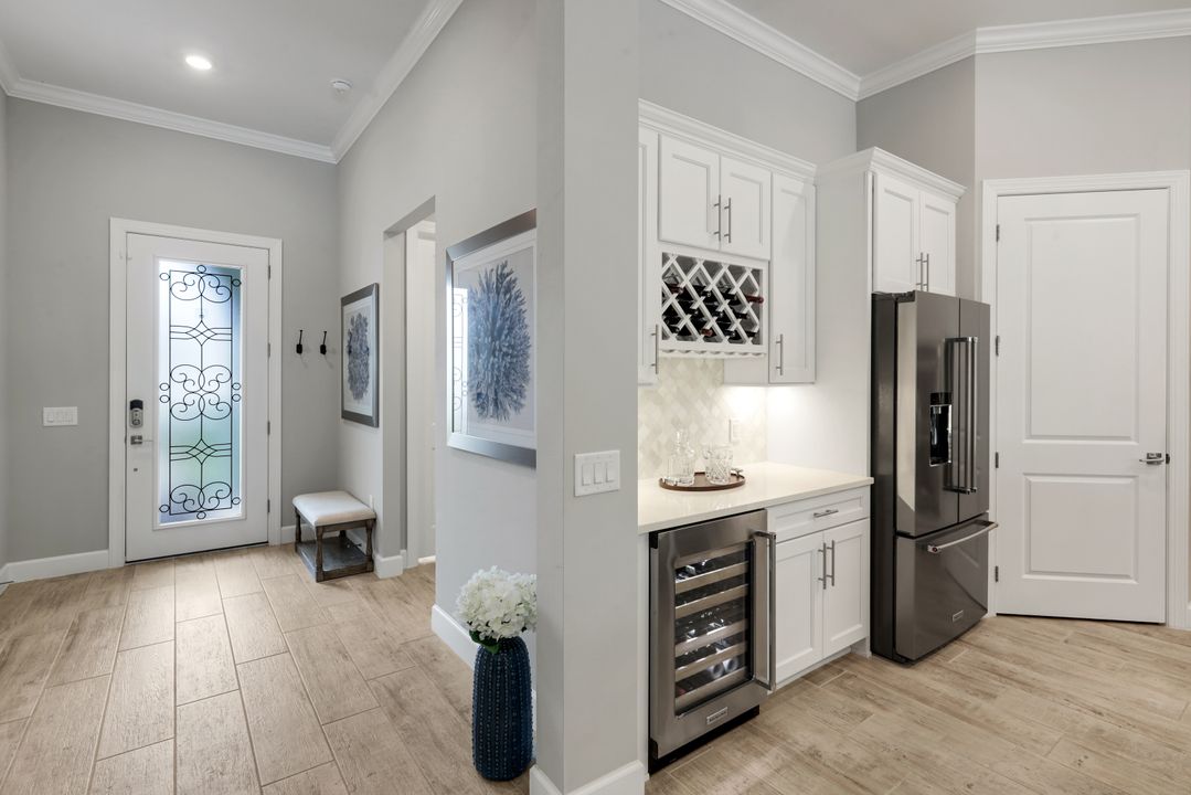 9583 Curlew Dr, Naples, FL 34120