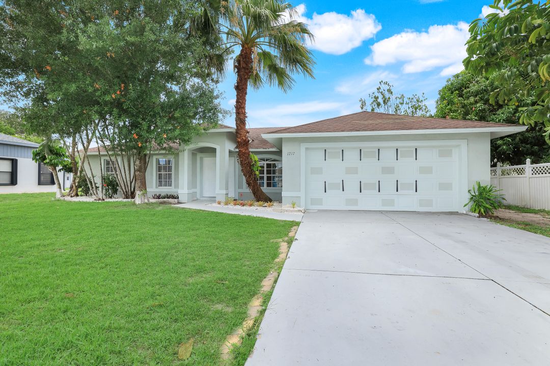 1717 43rd St SW, Naples, FL 34116